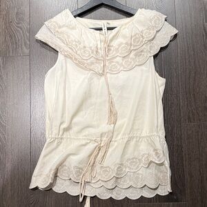 Scalloped Lace-Trim Sleeveless Tank Top in Cream